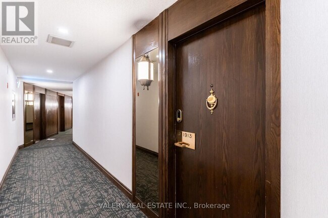 Photo du bâtiment - 55 Harbour Square