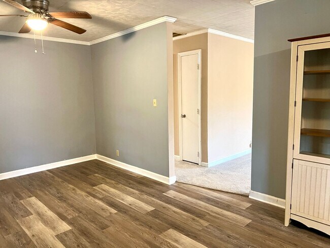 Foto del edificio - 3 Bed 1.5 Bath House in Belhaven