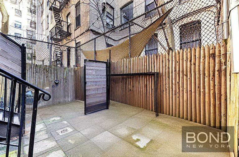 Primary Photo - 610 E 9th St