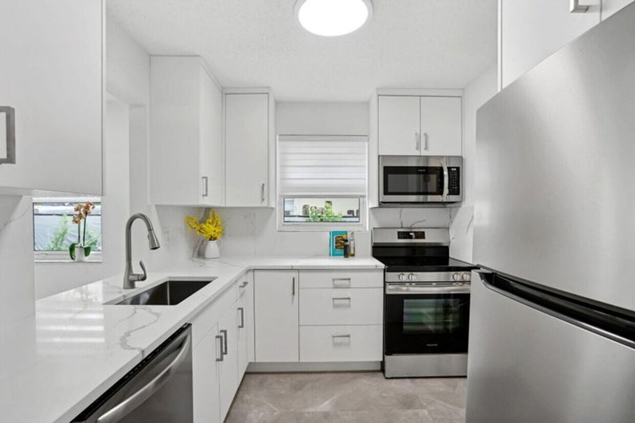 Primary Photo - 604 SE 4th Avenue, Delray Beach, FL 33483