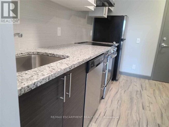 Building Photo - 77 Leland St