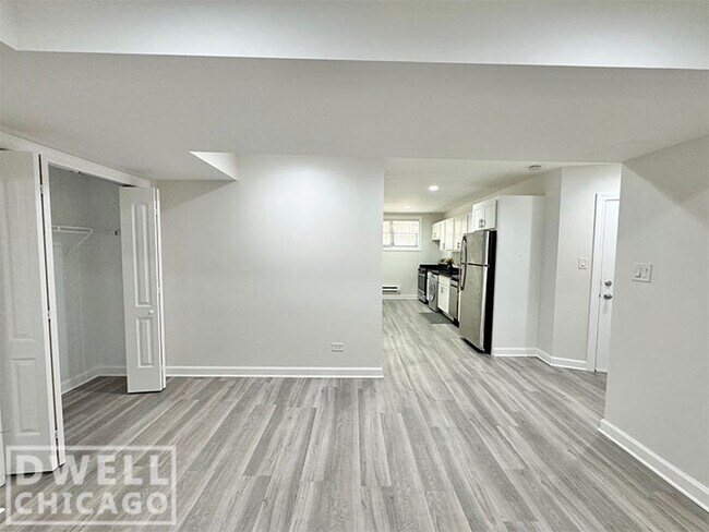 Foto del edificio - 730 W Roscoe St