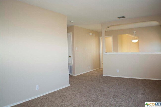 Building Photo - 2441 Medina Dr