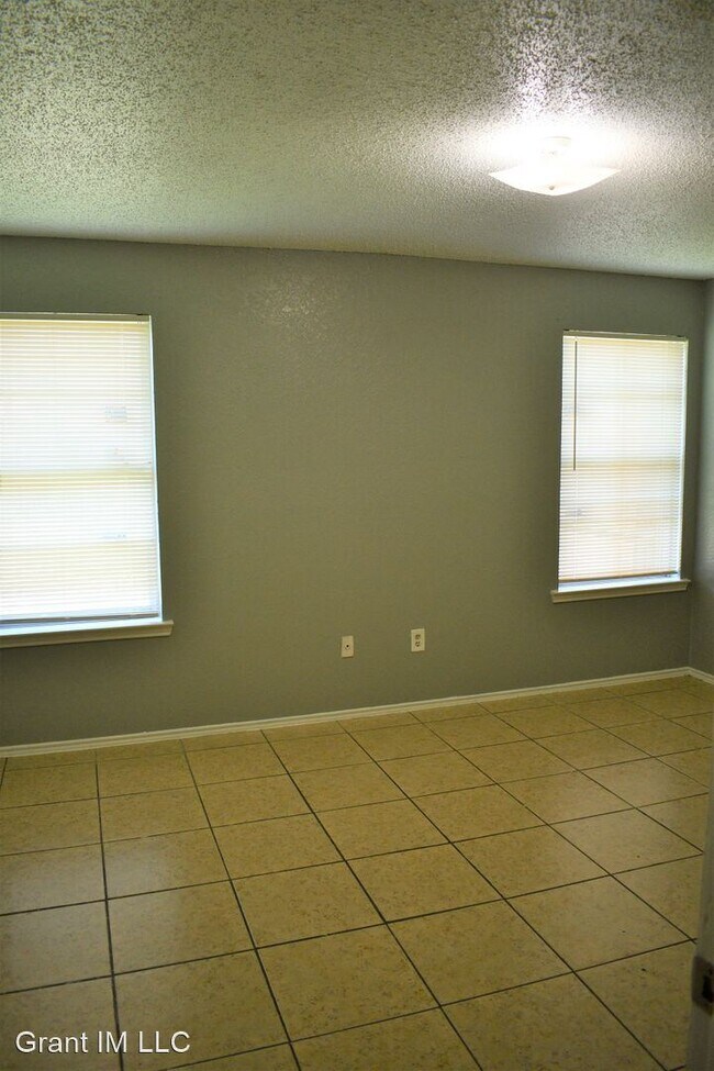 Building Photo - 2704-2706 Rustic Forest Rd