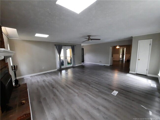 Foto del edificio - 6149 Lonestar Rd