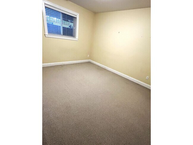 Photo du bâtiment - 16121-1111A 111a Ave