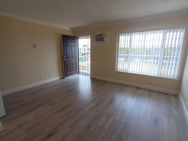 Foto del edificio - 2501 Edison Ave