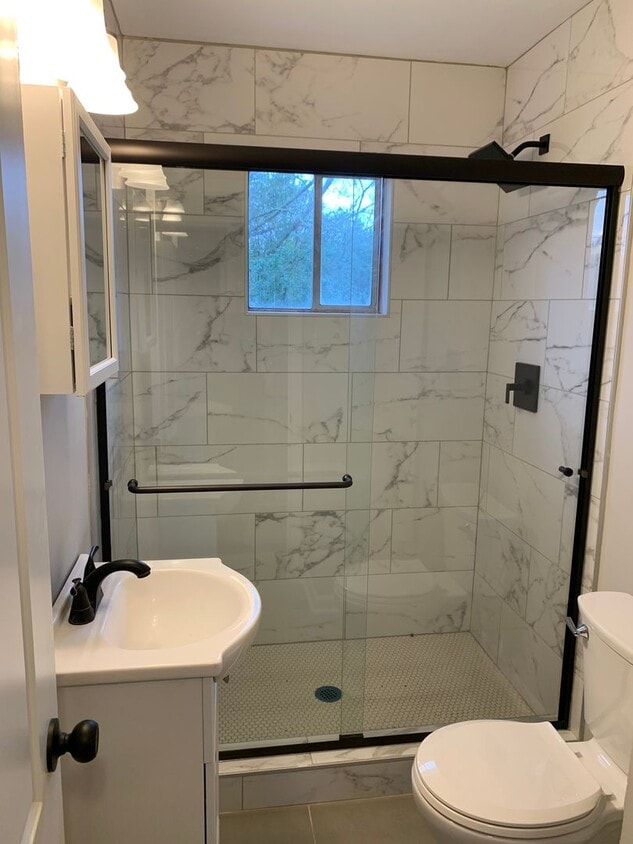 Building Photo - Small Executive Home in Downtown Raleigh