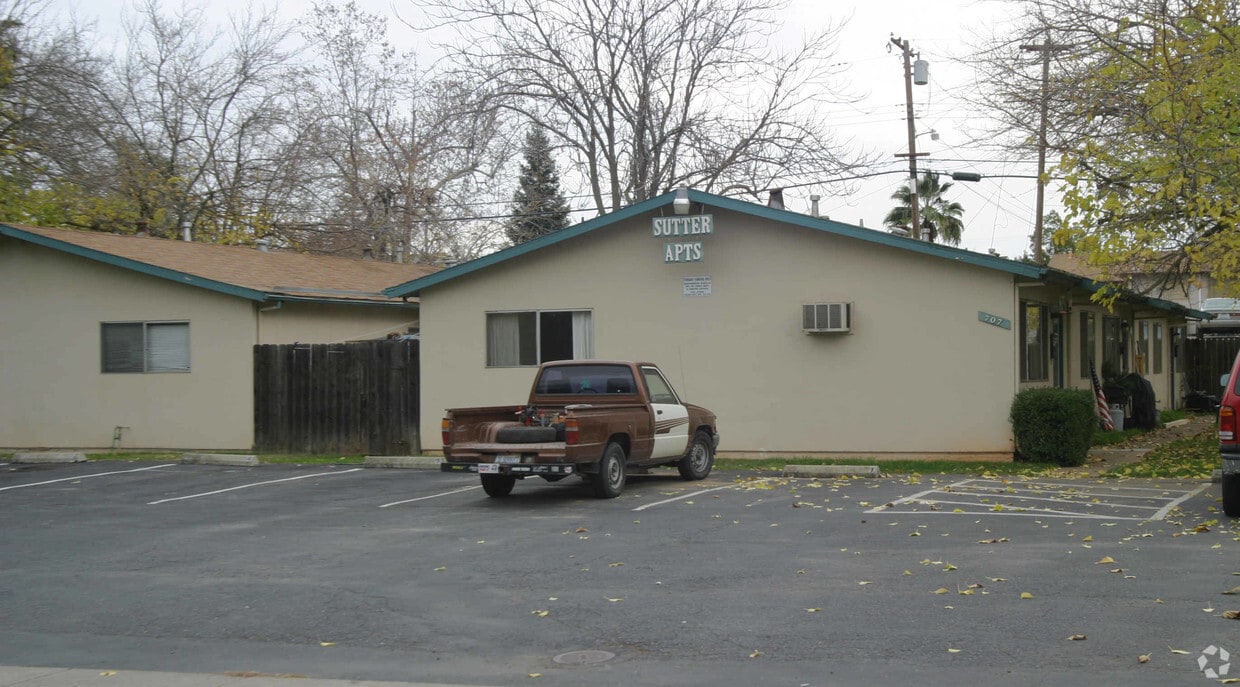 Primary Photo - Mormon Street Commons