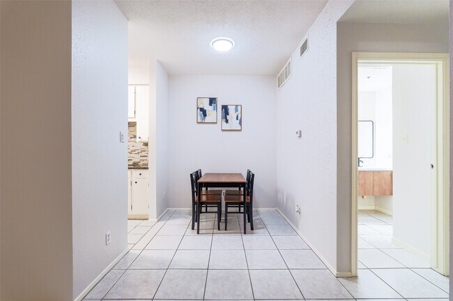 Foto del edificio - 7900 N Stadium Dr