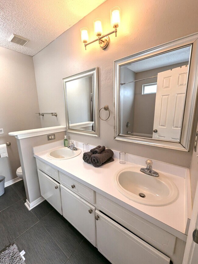 Building Photo - 431 Sandy Ridge Cir