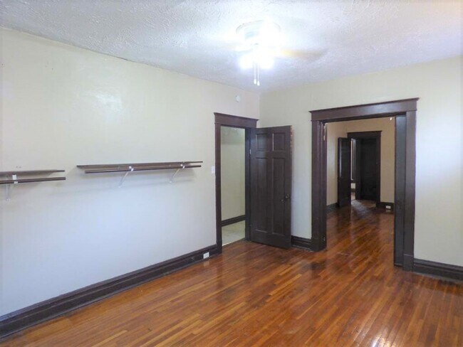 Foto del edificio - 3952 De Tonty St