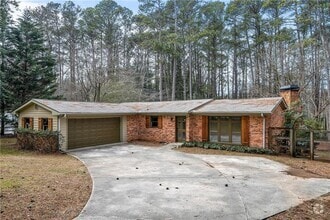 Building Photo - 2468 Ridgeway Dr