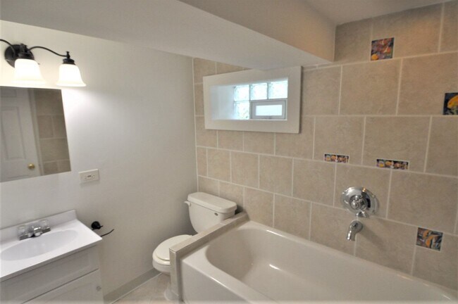 Foto del edificio - 3328 N Osage Ave