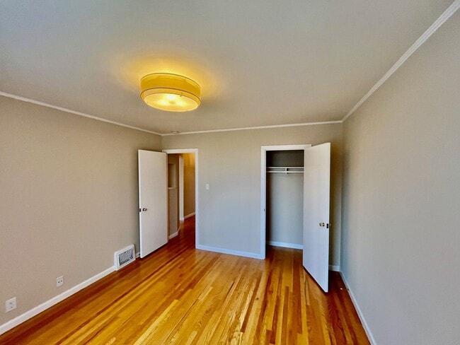 Building Photo - PM0392