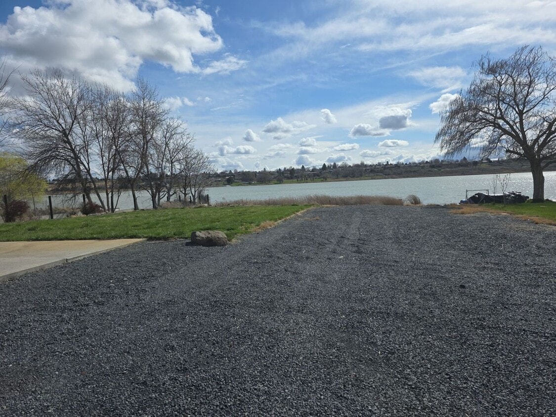 Primary Photo - Lake house on 1/2 acre