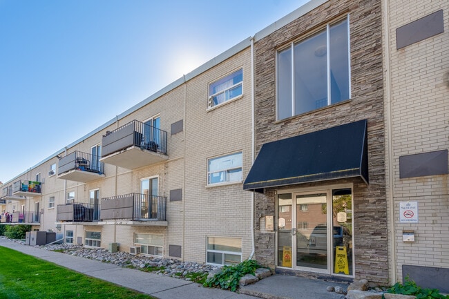 Building Photo - Devine Street Apartments