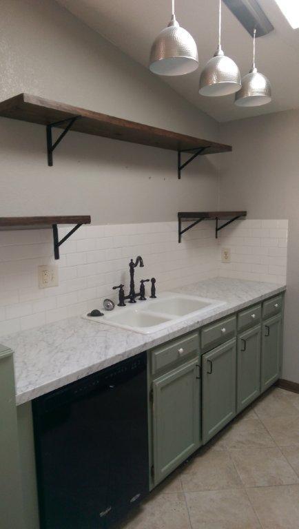 Foto del edificio - Unique 2 bed 2 bath 1 car with rare study ...