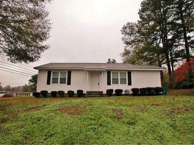 Building Photo - Charming 3 Bedroom home