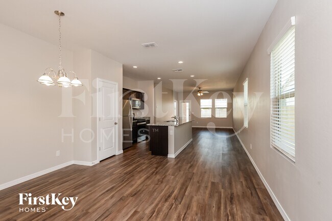 Building Photo - 354 W Powell Dr