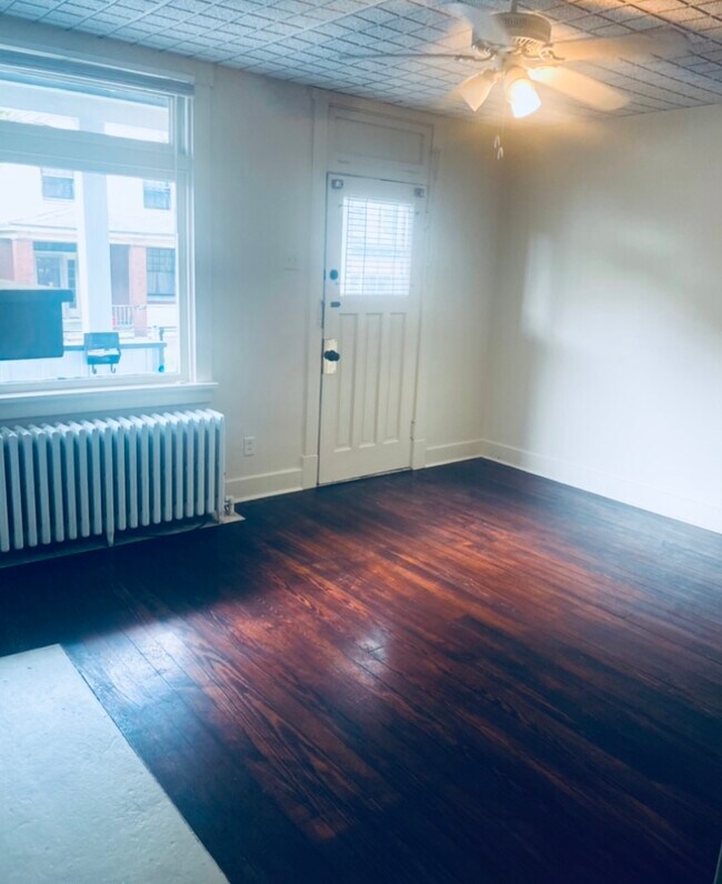 Foto del edificio - 324 Brown Ave