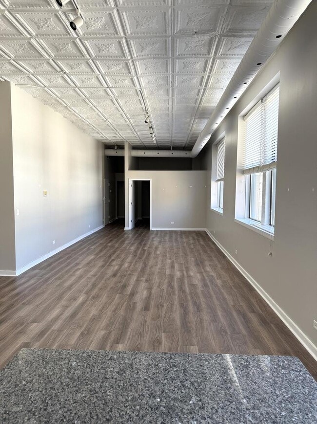 Building Photo - 1471 N Milwaukee Ave