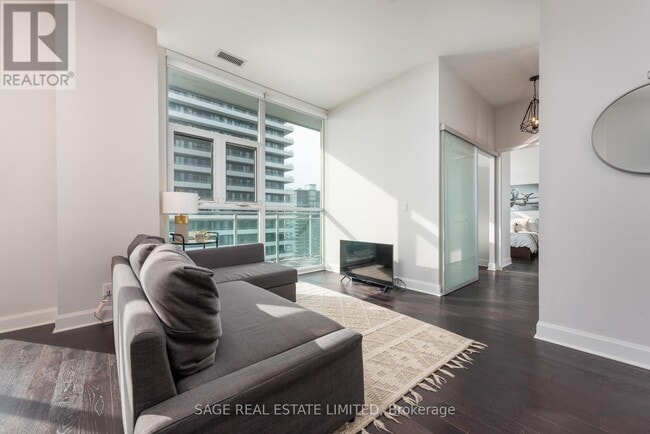 Building Photo - 33 Shore Breeze Dr