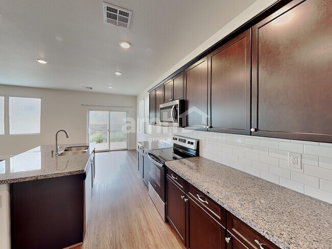 Foto del edificio - 4718 Tree Swing St