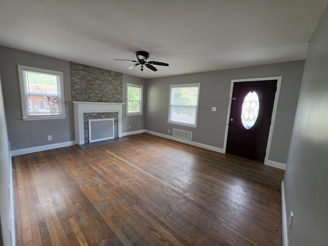 Foto del edificio - 1038 Kees Rd