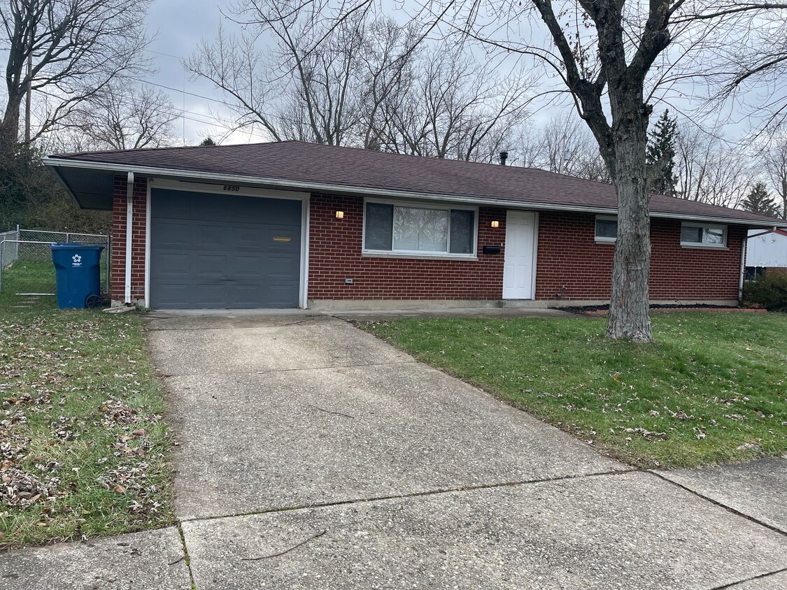 Foto principal - Updated 3 bed/2 bath in Huber Heights