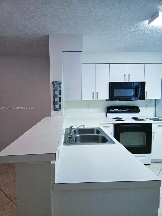 Building Photo - 1210 Sorrento Dr