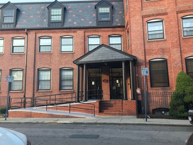 Building Photo - 10 Weston Ave
