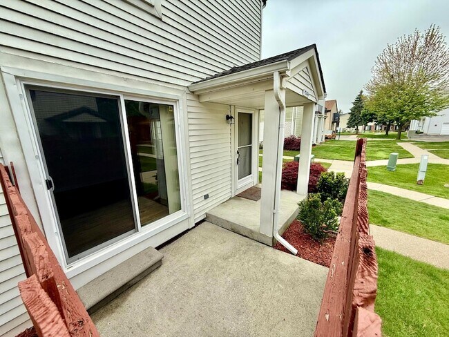 Foto del edificio - 42484 Saratoga Rd