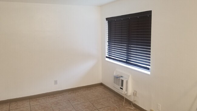 Photo - 619 NE 7th St Apartments