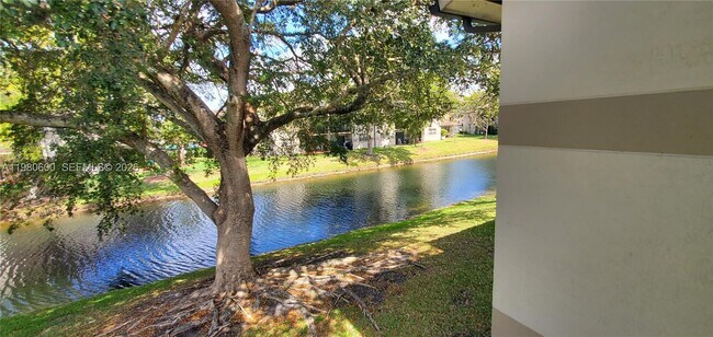 Foto del edificio - 9945 Nob Hill Pl