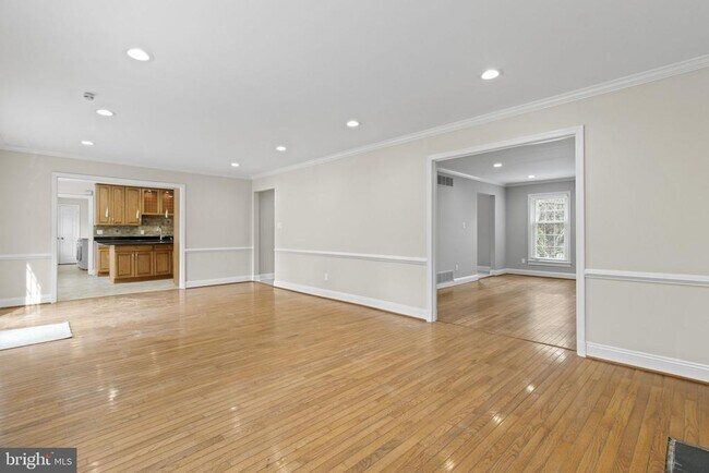 Building Photo - 8800 Seven Locks Rd