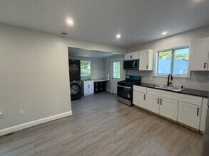 Building Photo - 73 Draper Ave