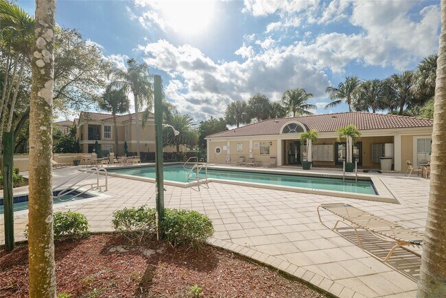 Building Photo - 833 Riverside Dr