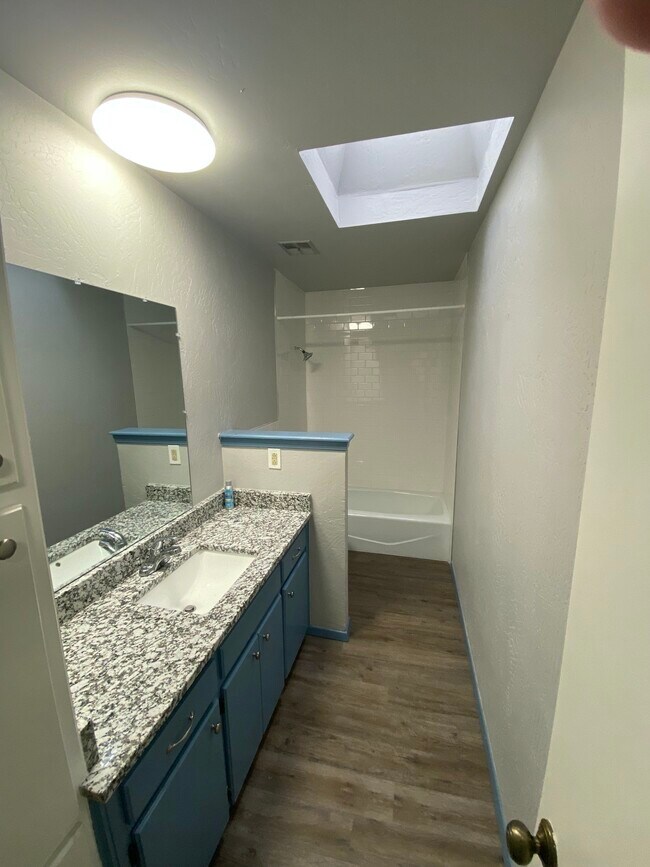 Building Photo - 4539 Yale Street, Unit 4539