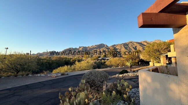 Foto del edificio - Three Bedroom Townhome