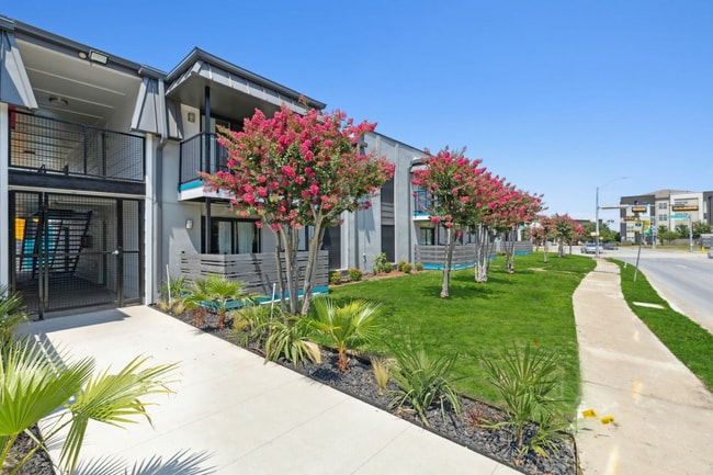 Foto del edificio - The Ace Apartments