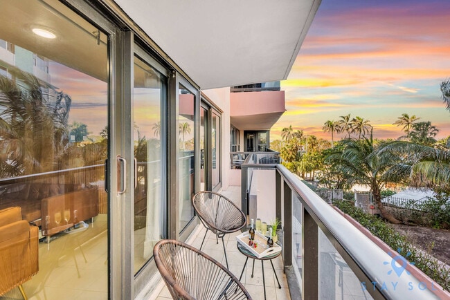 Building Photo - 5225 Collins Ave