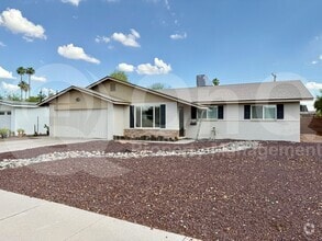 Building Photo - 537 E Laguna Dr