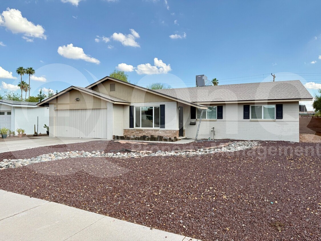Primary Photo - 537 E Laguna Dr