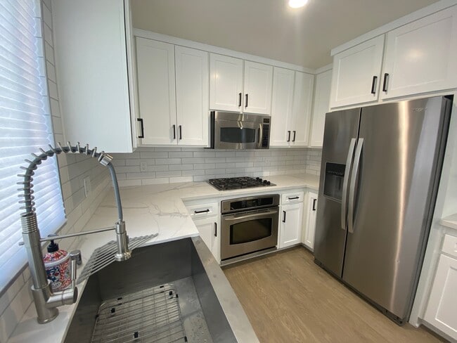 Building Photo - 14322 Dickens St