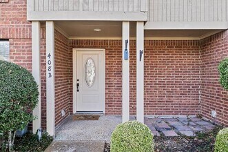 Building Photo - 408 S Fannin St