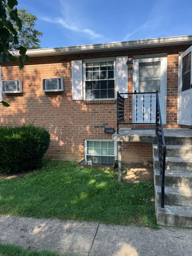 Building Photo - 181 Rockingham Dr