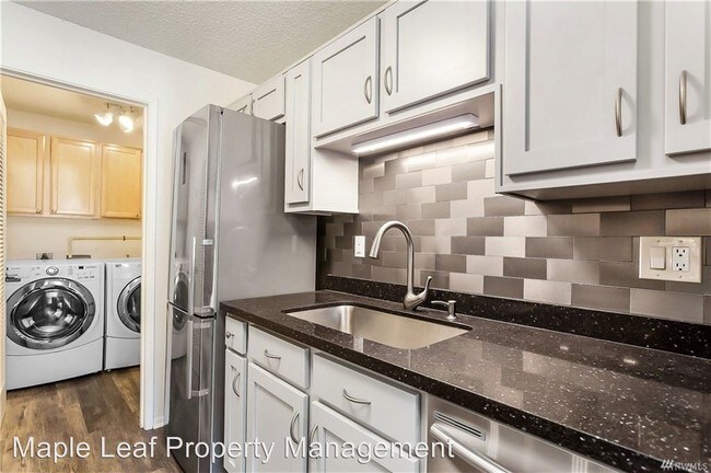 Foto del edificio - 425 45th St SW