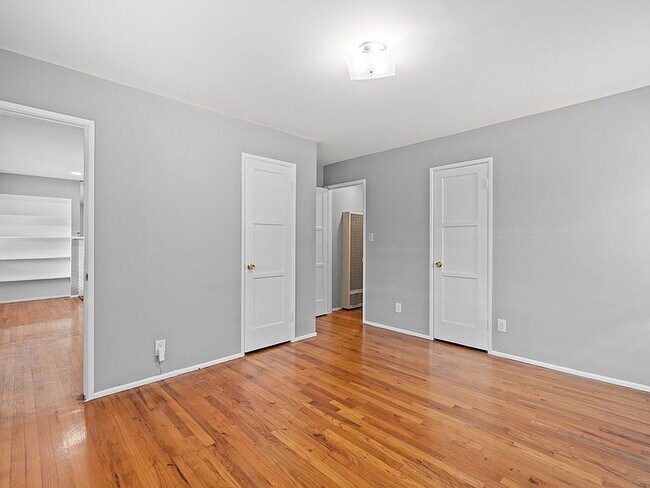 Foto del edificio - "Spacious 4-Bed, 3-Bath Oasis in Prime Los Angeles Location - 2080 Sq Ft of Comfort!"