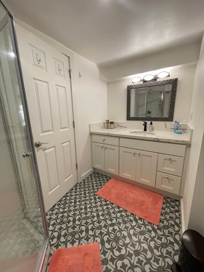 Foto del edificio - 2411 SE Main St